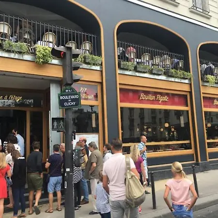 Appartamento Bright And Airy In Moulin Rouge Parigi